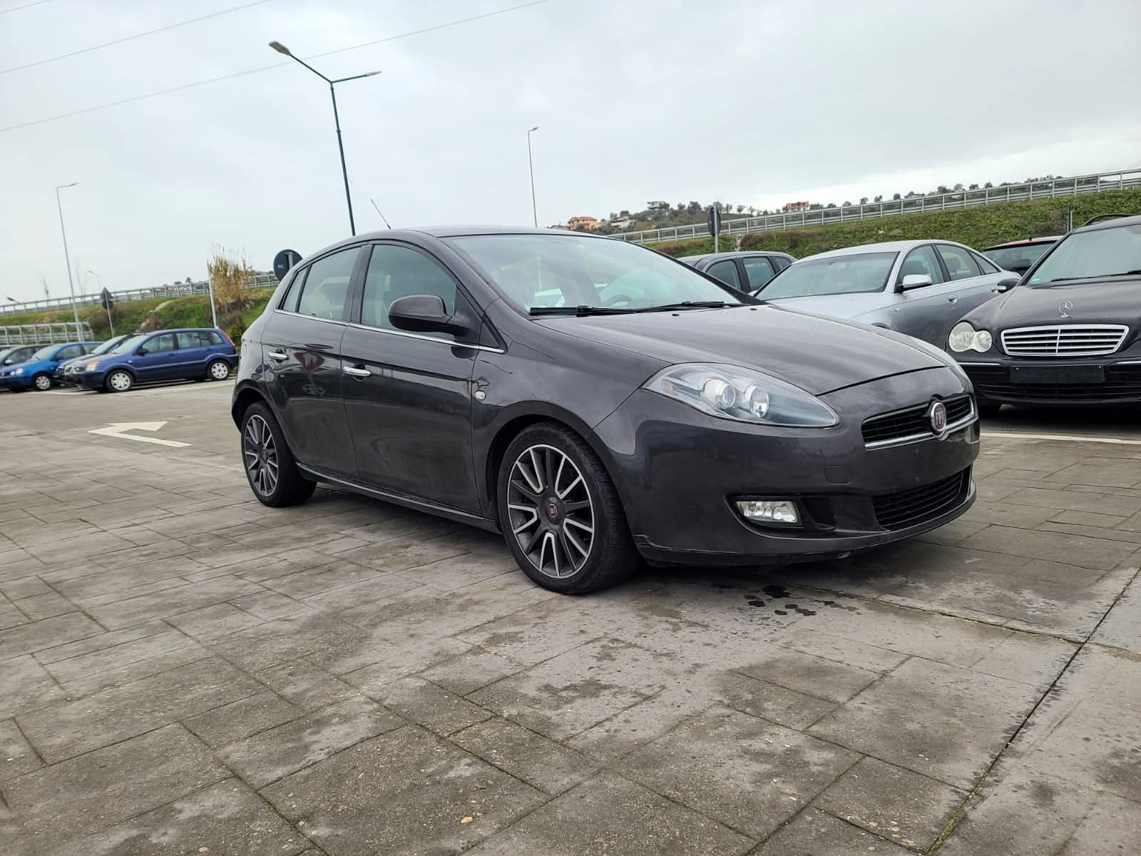Fiat Fiat Bravo 2012
Cel çdo ditë ora 10:00-20:00.
JO NDËRRIM.
Me doganë të paguar.
Viti 2012.
Motor 1.6 Naftë.
212 Mijë KM.
Kambjo Manuale.
Klima.
Komanda në Timon.
Cruise Contro.
Radio CD.
Drita Mjegulle.
Xhama Elektrike.
Mbyllje Qëndrore.
Kompjuter Bordi.
Disqe Alumini.
Abs, Esp,AirBag etj.
Çmimi 4.300 Euro.
Facebook & Instagram Master_Auto_Fier