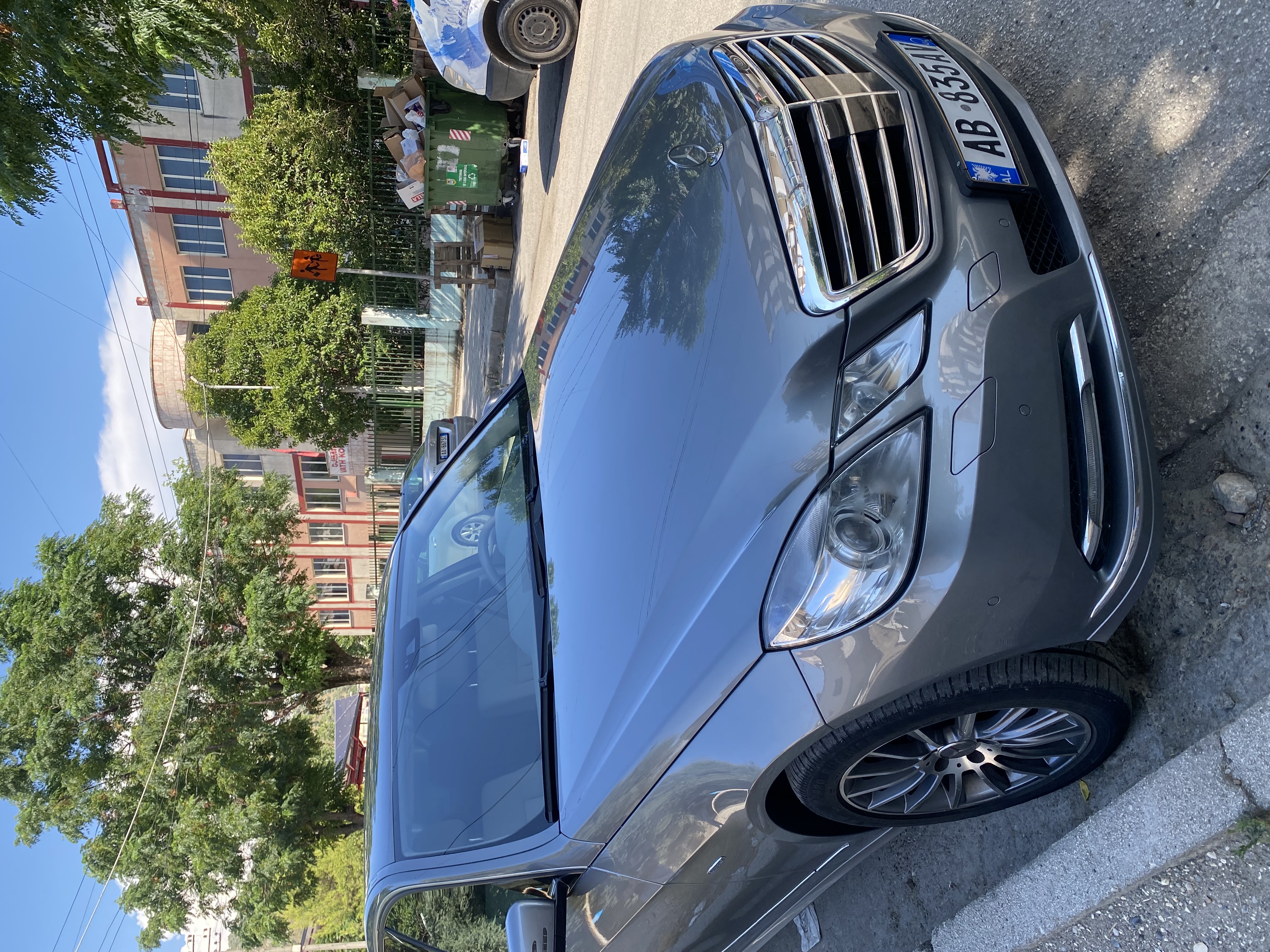E class 300 Pa takse lluksi       Viti : 2011                       Sedile me ngrohje,Fryrje shfryrje                              Speed limit assist ,Distance display ,Pre-safe brake ,Attention assist
Blind spot assist, Lane keep assist                                   