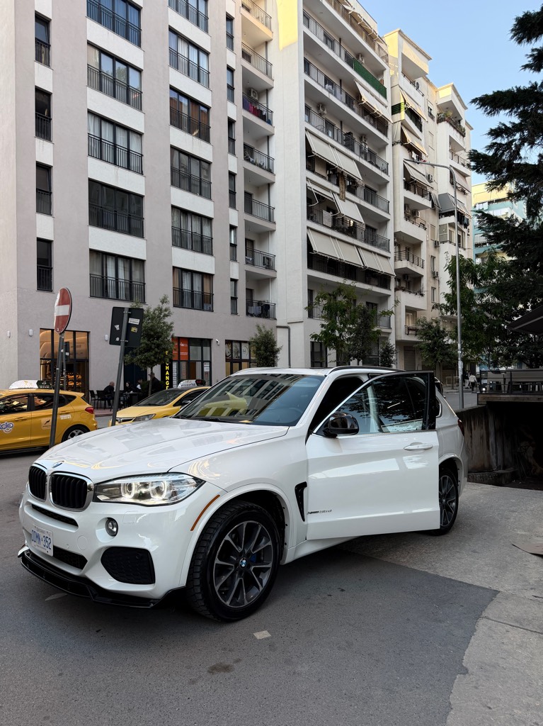 Shitet Bmw X5 2014 35d M paket 227 mi km ngjyr e bardh super e paster brenda jasht akull cdo sherbim + vaj e filtra…makina sa ka arrdh nga kanada dogana esht e paguar esht gati per targim shqiprie makina esht tull mund ta kontrolloni dhe testoni ku te doni si te doni 