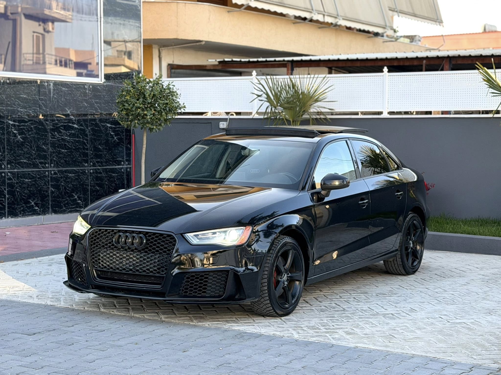 Audi A3-1.8 Benzin Gaz , Viti Prodhimit 2015 me 250.000 km , LOOK RS3/// , tavan xhami panorama , sallon lekure , sedilje elektrike + ngrohje + fryrje + cfryrje , navigator , klima tronik , xhama te zinj me certifikat , fener stopa LED , disqe alumini , letra te gjitha te paguara deri 16.07.2026  , kualidimi deri 21.07.2027 , sherbimet e bera , ne gjendje shume te mire motorrike dhe xhenerike..
Cmimi--8900 Euro i Diskutueshem ose nderrohet
☎️Cel-069 44 00 305-Noi
☎️Cel-069 20 40 105
Instagram-Auto Mazreku
TikTok-Automazreku
📍Adresa-Fier
Rr Shen Leonardo Murialdo , 
ngjitur me karburant R Oil
