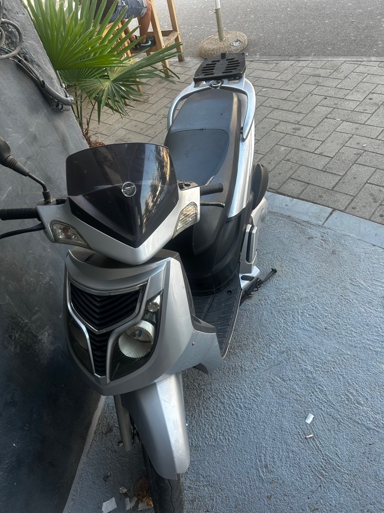 Motori 125c gendje shum e mir shitet pse nuk perdoret per ma shum info e me pa kontaktoni whazt 0693071649
