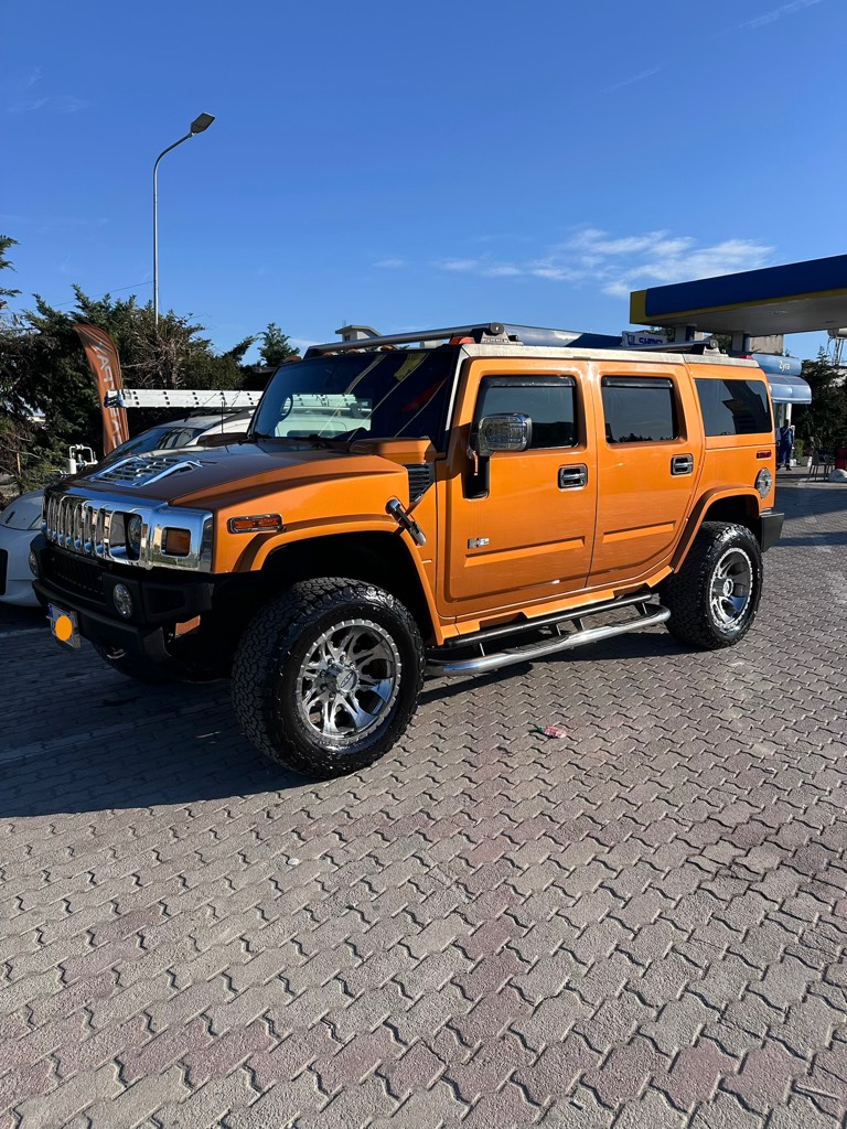 Hummer H2 
*   Viti: 2007
*   Motorri: 6.0
*   Karburanti : Benzin
*   Kambio : Automatike
*   Pasqyra antiverbuse
*   Audio + aux + cd etj
*   Klima
*   Sensor shiu
*   Sedile elektrike
* Sedilet me ngrohje para + mbrapa
*   Komanda ne timon
*   Disqet krom
* Imjant muzike BOSE
*   Kompjuter bordi
* Navigator i madh
*   Gomat e reja 
*   Mbyllje qendrore
* Fener led 
* Tavan kamosh me pika 
* Ridodo me modalitete te ndryshme 
* DVD tek kokat esedileve mbrapa
*   Cmimi okazion
Makina eshte ne gjendje perfekte e mbajtur per merak me cdo sherbim te kryer ne kohe ,  me dogan te paguar gati per targa .
E gatshme per çdo prove nga ana juaj.
📲📲0695866222📲📲