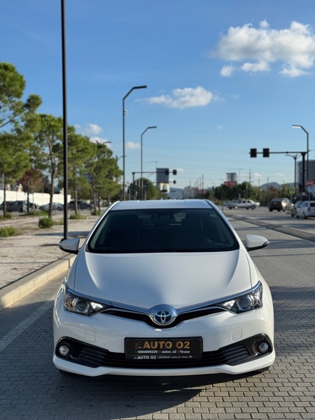 Toyota Auris 2016 1.8 Hybrid🔋🇨🇭
📌Nr cel - +355694899229
📌 Motorri - 1.8 Benzin / Hybrid 
📌 Viti -  2016
📌 Kambio-  Automatike 
📌 Km -  132000
📌 Cmimi -  I diskutueshem
 ❌ Nuk pranojme nderrime.
 🔹Ngjyra bardhe.
 🔹 Makina e sapo ardhur nga Zvicra.
 🔹 Dogane e paguar , pa targa. 
 🔹 Komanda ne timon. 
 🔹 Kompjuter Board.
 🔹 Keyless-Go.
 🔹 Kamer Mbrapa.
 🔹 Sensore Shiu.
 🔹 Drita Automatike .
 🔹 Klima .
 🔹 Eco.
 🔹 2 Celsa
 🔹 Sedile me Ngrohje.
 🔹 Pasqyra me Palosje.
 🔹 Xhama te Zinj.
 🔹 Disqe 17.
 🔹 Rregullator shpejtesie.
 🔹 Asistent për mbajtjen e korsisë.