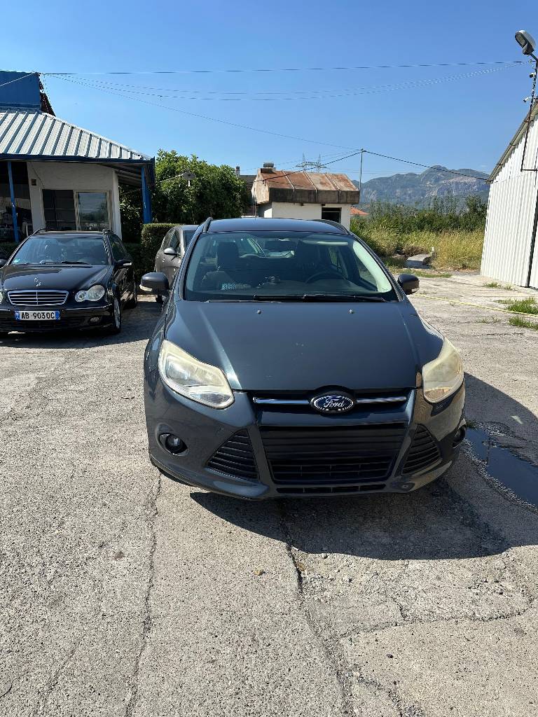 Okazion, shitet 
Ford Focus 2012
Nafte 1.5
Kambio manuale.
Km 210.000
Kolaudimi në 2027
Shumë e mirëmbajtur
Të gjitha shërbimet e bëra. 
I diskutueshëm. Makina nuk ka nevojë për asgjë.