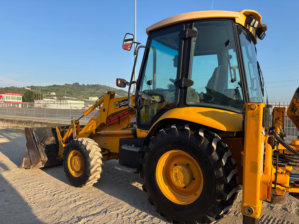 New 
Shitet 
Jcb3xc 
Sapo ardhur me dogane 
Gjendej shume te mir 
📞0695452391