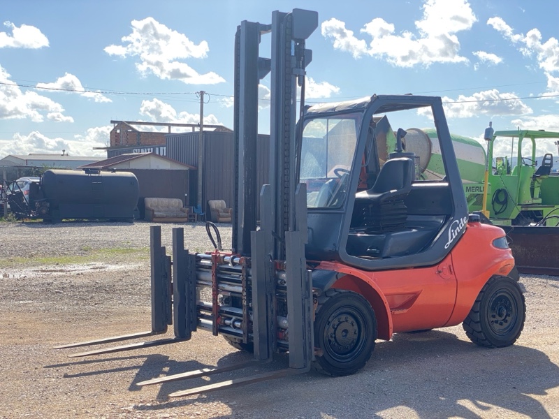GJENDJE➡️ shitet Pirun LINDE H45, viti 2000, peshe ngritese 4.5 ton, motorr Perkins, 4 pistona nafte, ore pune 5020, spostin majtas-djathtas edhe hapje-mbyllje thikash, goma te reja, ne gjendje shum te mire.