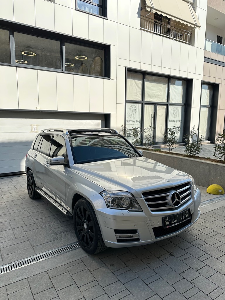 SHITET⤵️
✅️❌️Viti 2011 Mercedes-Benz GLK 220 CDI❌️

⛔️Forca Motorrike:220 CDI
⛔ 4 Matic (4x4)
⛔️Kilometrat:220.000Km(Te Certifikuara)✔️
⛔️Karburanti:Naftë
⛔️Kambjo: Automatike 
⛔️Targa: Dogane e paguar(Gati Per Targim)
⛔ Full panorama
⛔️ BlueEFFICIENCY

➡️Lista e opsioneve:⤵️

▶️ Sallon Lekure
▶️ 4 Goma te reja
▶️Kamer Parkimi
▶️Sensor Parkimi 
▶️Komanda ne Timon
▶️Sendilje Me Ngrohje🔥
▶️Kamer regjistrimi para dhe mbrapa
▶️Sendilje Me Memorje 1,2,3

Edhe shume opsione te tjera.

Makina eshte prodhim i vecante,ne gjendje perfekte,e gatshme per cdo lloj prove tek mekaniku juaj i besuar.

📲:€ i diskutueshem 

Tel:0693076734

📍Porcelan,Tirane
