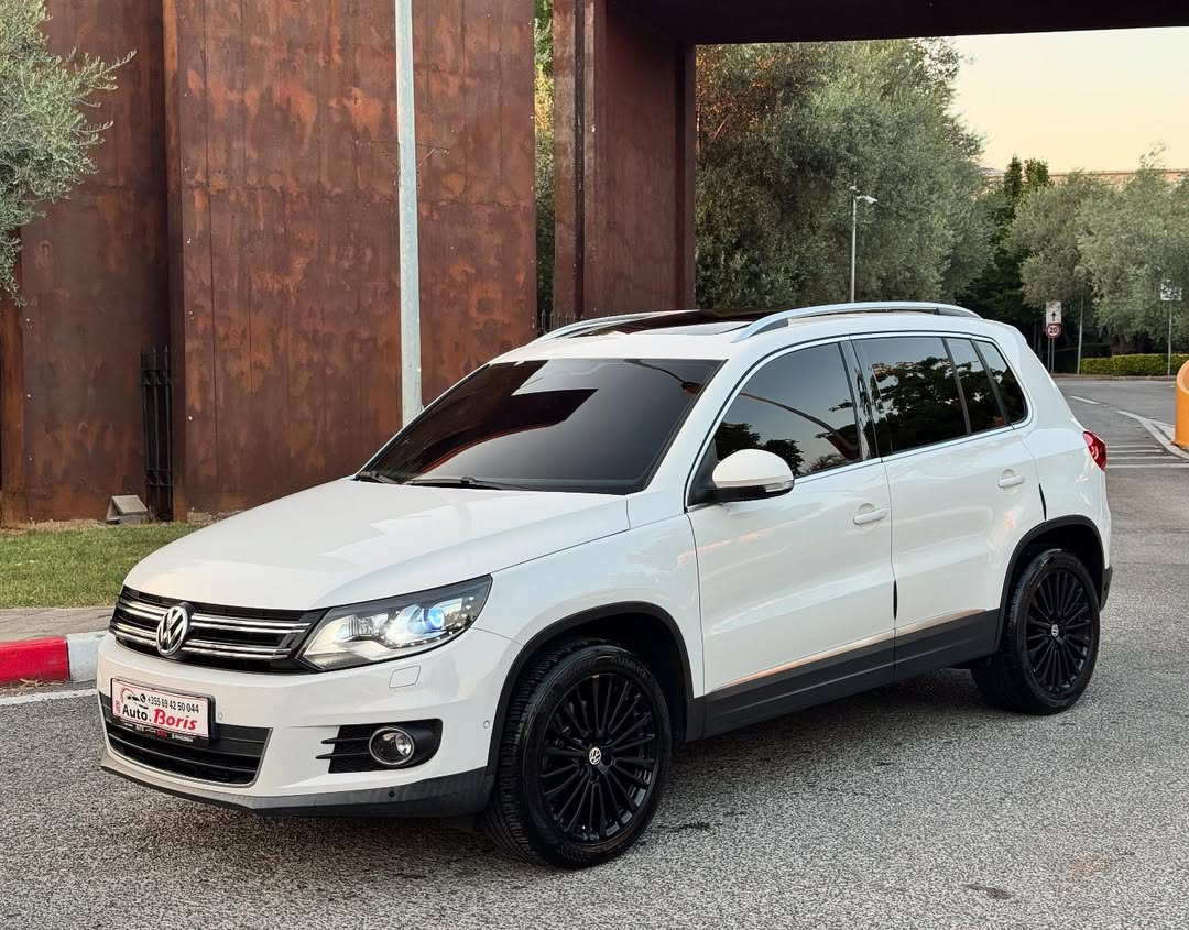 VW Tiguan Hignline
📂 2.0 TDI (Nafte )
📂 Viti 2012
📂 Kambio Automatike Dsg F1 Ne Timon
📂 155.000 Km Origjinale Me Garanci
📁Euro 6
📂 Xhama Te Zi
📂 Klimatronic Bi Zonale
📂 Sensore parkimi
📂 Vet Parking
📂 4+1 Vende
📂Disqe Goma te Reja
📁 Sallon Lekure Ngjyr Kafe me Ngrofje
📁 Radio CD+Blututh+Aux
📁 Ngjyra e Bardhe me Reflekse Super I Paster
📁Klima Bi zonale
📁 Feneret Inteligjent Kseno Bi Ksenon +Led
📂Izofix
📁 Sensor shiu 📁Tavan Xhami Panoramik me Hapje .
ℹ️ Makina eshte ne super gjendje estetike xhenerike dhe motorrike.
Cmimi 10000€ Me Dogan te Paguar Sapo Ardhur ne Tvsh te Paguar 📲0694250044 ❌Nuk Bej Ndrrime❌