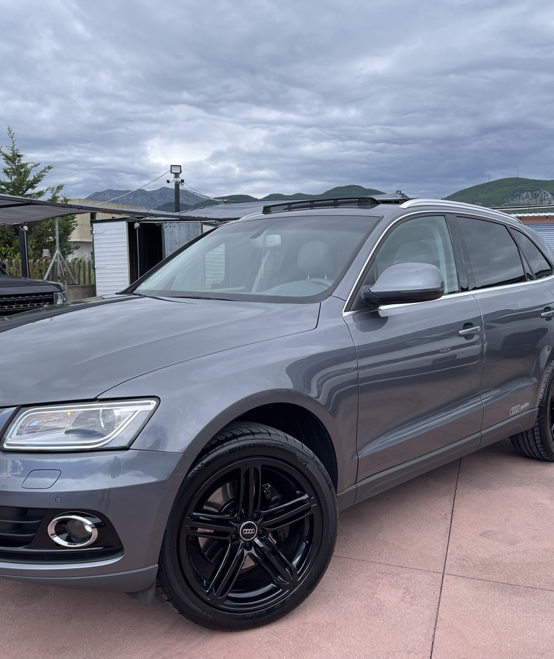 🇨🇭Audi q5
🇨🇭3.0 quattro 
🇨🇭Importuar nga zvicra 
🇨🇭DOGAN TVSH te paguar 
🇨🇭Automat 
🇨🇭Full panoramic 
🇨🇭Viti I prodhimit 12-2013
🇨🇭228 mi km
🇨🇭Goma disqe te sapo montuara 
🇨🇭Bi ksenon full led
🇨🇭Sensor parkingu 
🇨🇭Kamer parkingu
🇨🇭Sendile me ngrohje si dhe ftohje 
🇨🇭Sendile full elektrike si Dhe merorje 
🇨🇭Klima bizona 
🇨🇭Navi blototh usb aux
🇨🇭Pilot automat tempomat 
🇨🇭Sistem alarmi imobilazer 
🇨🇭Pasqyra me palosje full elektrike 
🇨🇭Ne super gjendje me te drejt kontrolli 
🇨🇭Qmimi i diskutushem 
🇨🇭Per me teper na kontaktoni ne nr 📞..0694470000