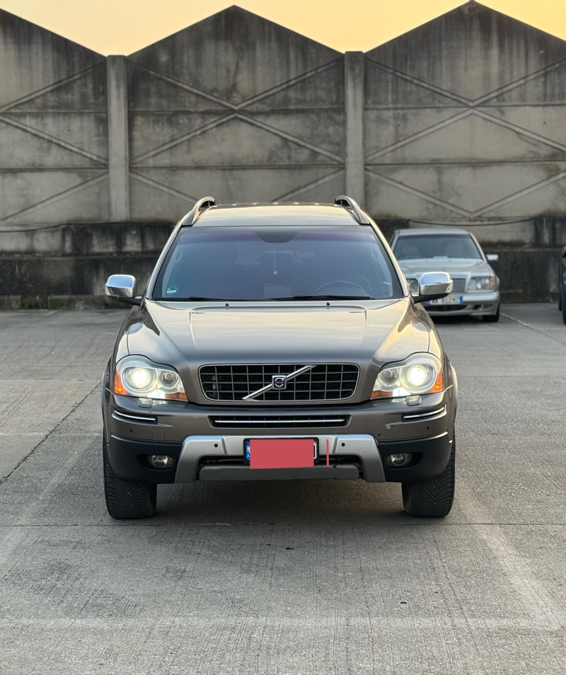 🇨🇭Shitet Volvo Xc90 AWD Viti 2008 Versioni Executive me i vecante,210.000km motorri 2.4nafte D5 Kamio automatike 5vendshe e ardhur nga Zvicra me Dogane te paguar dhe e Targuar me Taksa Siguracion per 1vit dhe Kolaudimi per 2vjet Targe e Zgjedhur.Ngjyre gri e erret me nuance Tapiceria individuale Lekure shum e paster,Sediljet elektrike me memorie me ngrohje dhe me fryrje-cfryrje,Dopio Xham dhe xhamat me nuance te gjithe perfshi dhe xhamin ballor ndryshojn sipas kohes,Timon Druri,rimeso druri komplet ne gjithe makinen koka marshit dru,Navigator i madh,Klima me 6 zona,Tel,Aux,Usb Radio cdplayer,Pasqyrat Elektrike me palosje antiverbuese,Xhamat elektrik,Larese feneresh,Xhami Ballor dhe mbrapa me Tharje,Sensor Parkimi Origjinal,Feneret Me Lupa Dritat Ksenon-bikseno,2celsa,1 pult per Navigatorin,Ganxhe per Terheqje mbrapa qe montohet-cmontohet dhe dalje korenti mbrapa per Kamper,Gomat Michelin CrosClimate 100% te reja te vendosura ne Zvicer 1200franga etj.Sherbimet e nevojshme te kryera gjithmone ne kohe dhe se fundmi jan nderruar Vaj e Filtra te motorrit,makina esht ne gjendje shum te mire motorrike xhenerike si dhe nga ana kamios mundesi kontrolli per cdo gje nga ana juaj.
Cmimi:7000 Lek i diskutueshem
Vendodhja:Durres
Nr Cel:0699167220