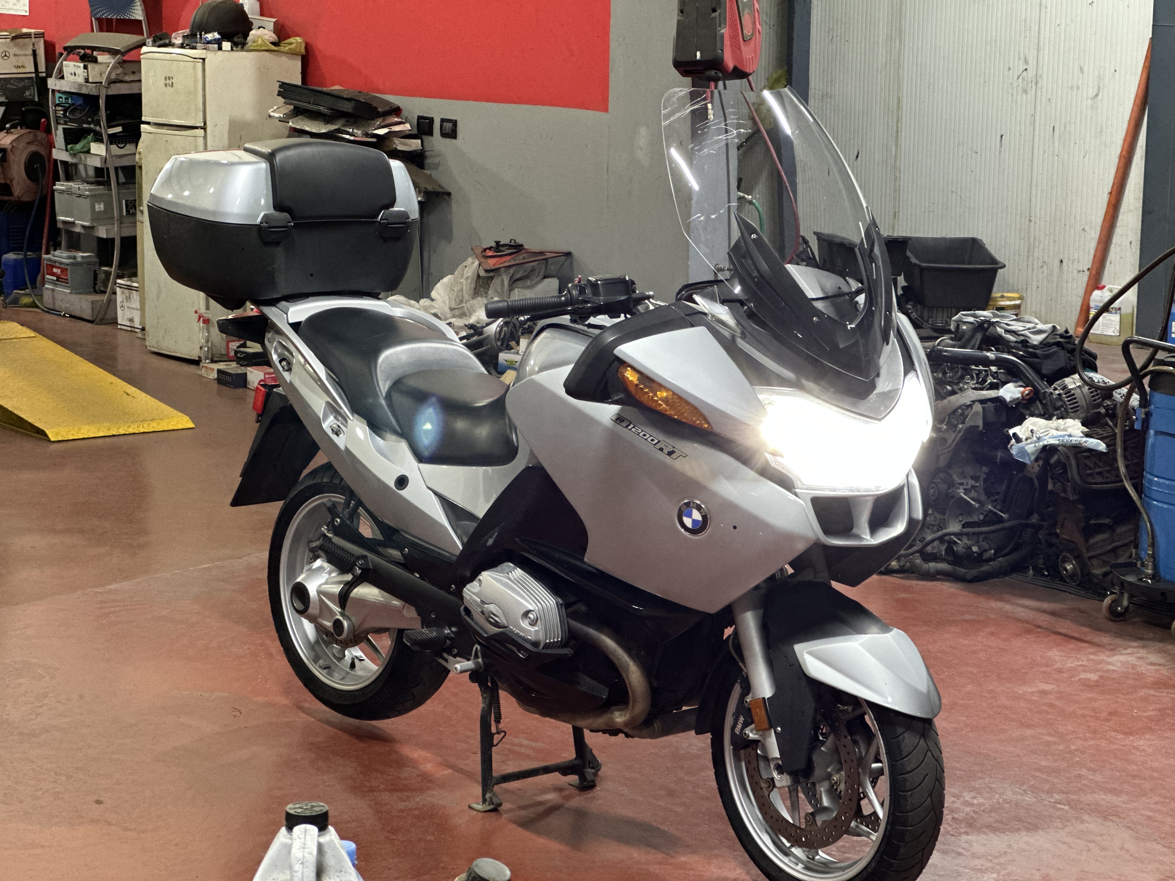 BMW 6000€✅
Bmw R1200Rt
2008
1200cc
86 mij km
Ngrohje dorezash
Xham elektrik ngrihet/ulet
Ne gjendje shum te mire
Me dogan
Gadi per targa
Per me shum info 0682379210