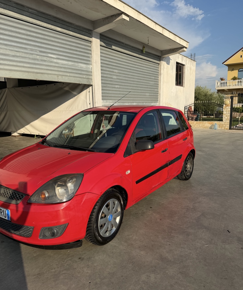 Ford 🚗 SHITET – FORD FIESTA 2007 🚗
Nëse po kërkon një makinë të besueshme, ekonomike dhe me kosto të ulët mirëmbajtjeje, kjo është zgjedhja ideale për ty!
✅ Ford Fiesta 2007
✅ Motorr 1.4 Benzinë/Gaz
✅ Shumë ekonomike në konsum
✅ Praktike për qytet dhe shumë komode për udhëtime
✅ Motori dhe impianti i gazit punojnë shumë mirë
✅ E mirëmbajtur dhe gati për çdo provë
🚘 Makina është përdorur me kujdes dhe nuk ka nevojë për investime të menjëhershme. Është ideale si për përdorim familjar, ashtu edhe për ata që kërkojnë një makinë ekonomike për çdo ditë.
✈️ Shitet vetëm për arsye emigrimi, jo për probleme me makinën.
📍 Durres
💶 Çmimi: 2500 €
📩 Për më shumë informacion ose për ta parë nga afër, kontaktoni në privat 0672464438