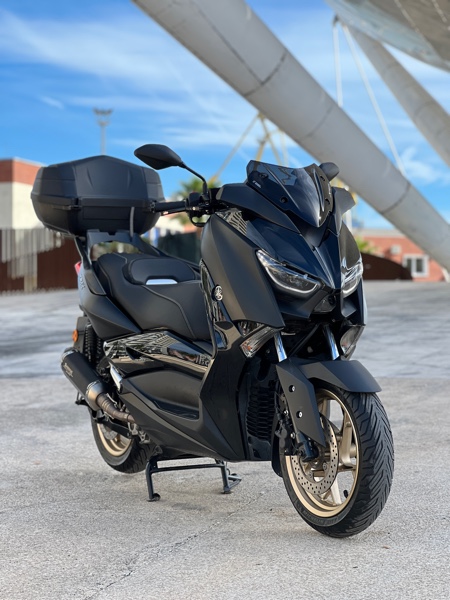 Yamaha X-Max 300cc Tech MAX 2021

•Kilometra: 10.000

•EXTRA: Xham is zi sportiv, Doreza frenash Puig, Marmite Acrapovic qe ne dalje, kosh top box 50L, Goma Michelin

•Dogane e paguar

🔸Cmimi: 6500€

☎️0699125546