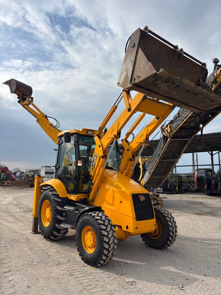✅Ne shitje 
✅JCB3CX 
✅Viti 2003 
✅Ore 2000 
✅Kondicioner 
✅Aksesor 3 kova  30 60 90 
✅Furka (pirun) 
✅Me dogane sapo ardhur 
📞0695452491
📍Autostrada Tirane-Durres Maminas 
#shitet #makinerindërtimi #jcb #viralvideos
