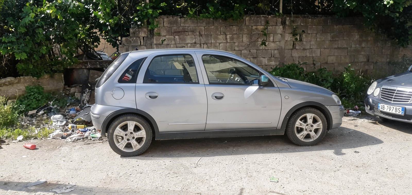 🚗 Shitet Opel Corsa 1.2 benzinë, 2004

✔️ Gjendje e mirë
✔️ 190,000 km
✔️ Ekonomike në konsum dhe çmim
⚙️ Kambio manuale
❄️ Kondicioner funksional
🎵 Radio CD origjinale
🛞 Goma të reja përpara
📄 Letrat deri në shtator

💰 Çmimi: 1700€
📍 Kombinat, Tiranë
📞 +355 67 669 7661