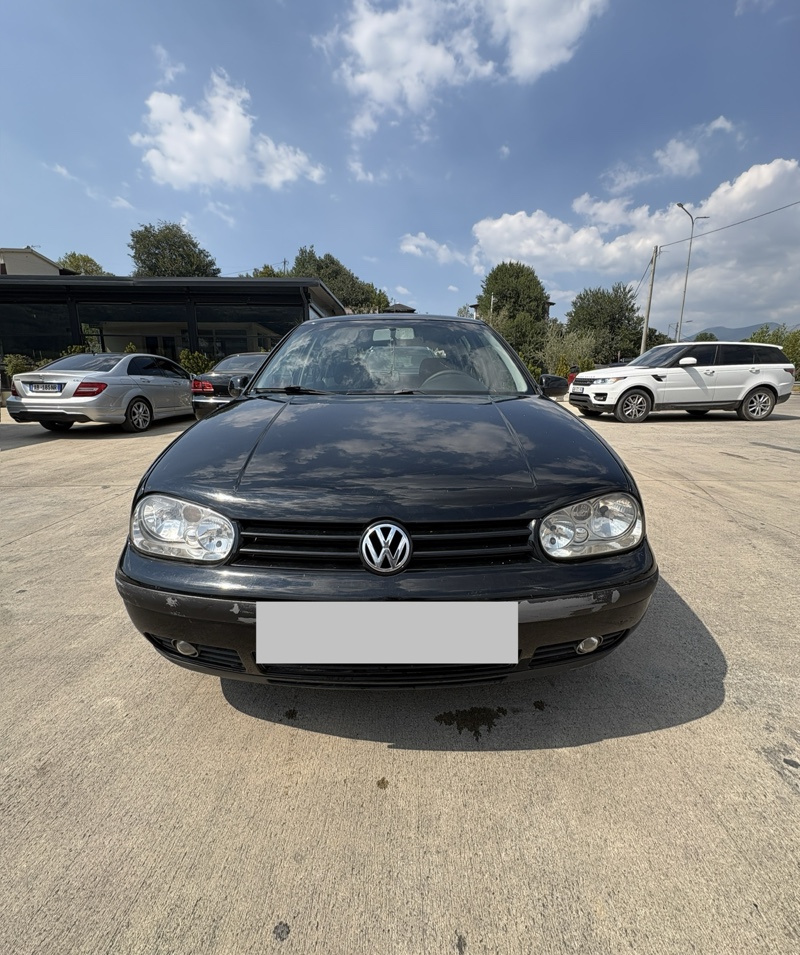 Volkswagen Golf 4 – 1.9 TDI | 235,000 km

Shitet Volkswagen Golf 4, me motorin e njohur dhe shumë të qëndrueshëm 1.9 TDI, me 235,000 km.

Karakteristikat kryesore:

* Motor: 1.9 TDI Diesel
* TDI me “DI” të kuqe
* Kilometra: 235,000 km
* Kambio: Manuale
* Ngjyrë e zezë
* 5 dyer
* Interior tekstili
* Airbag
* Xhama elektrikë
* Mbyllje qendrore
* Konsum ekonomik
* Motor i fortë dhe i njohur për jetëgjatësi

Makina është praktike, ekonomike dhe ideale për përdorim të përditshëm. Motori 1.9 TDI njihet për konsum të ulët dhe mirëmbajtje të thjeshtë.

🛣️ 235,000 km
⛽ 1.9 TDI Diesel
⚙️ Manuale
🖤 Ngjyrë e zezë

Makina mund të shihet dhe kontrollohet nga afër.

