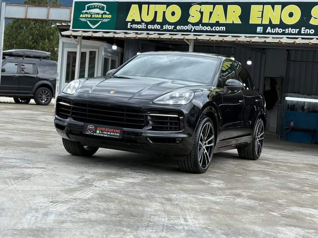 ✅ Porsche Cayenne S Platinum 2.9 Twin-Turbo V6 Benzine, 441 hp. AWD, Konsumi Mesatar 9.7 l/100km. Vitprodhimi 2020, 150.000 km origjinale. E porsaardhur me dogane te paguar ne vleren €9000. Makina eshte ne gjendje perfekte pa shenja perdorimi. Interior i veshur komplet me lekure te bute Nappa. Versioni Platinum, permban te gjitha opsionet si p.sh.: Euro 6d, Filter partikular GPF, Kambio Automatike TipTronic S 8G, Amortizim me jastek ajri (Comfort/Sport/Sport+), Sistem frenimi Brembo, Marmita me modalitete (fabrike), Cruise Control (pilot automatik), Lane Keep Assist (mban makinen brenda vijave ndarese), Blind Spot Assist (sinjale rreziku tek pasqyrat), Forward Collision Alert (paralajmeron ne rast perplasje), Sistem ECO (fiket ne trafik), Keyless Entry (hapet/mbyllet tek dorezat), Keyless Start (ndizet/fiket pa celes), Sensor parkimi/shiu/dritash/gomash, Kamera parkimi, Tavan panoramik, Sedile elektrike me memorje/fryrje/ngrohje/ftohje (para/mbrapa), Timon elektrik me ngrohje/marshe/komanda, Ambient Lighting (7 ngjyra), Klima automatike dixhitale 4 zonale, Multimedia/navigator touchscreen, Sistem zanor Bosse, Xhami para me fotoelement/rezistence, Xhama te zinj, Pasqyra me palosje, Bagazh me buton, Fener LED Matrix, Disqe alumini GTS 22’ me goma te reja Pirelli (mbrapa me te gjera), etj. Cmimi €49.900 Per me teper informacion, na kontaktoni ne WhatsApp ose ne numrin e telefonit +355 (068) 303 0130. Na vizitoni ne Website: autostareno.com Instagram: auto_star_eno Facebook: Auto Star Eno Tiktok: autostareno Faleminderit!