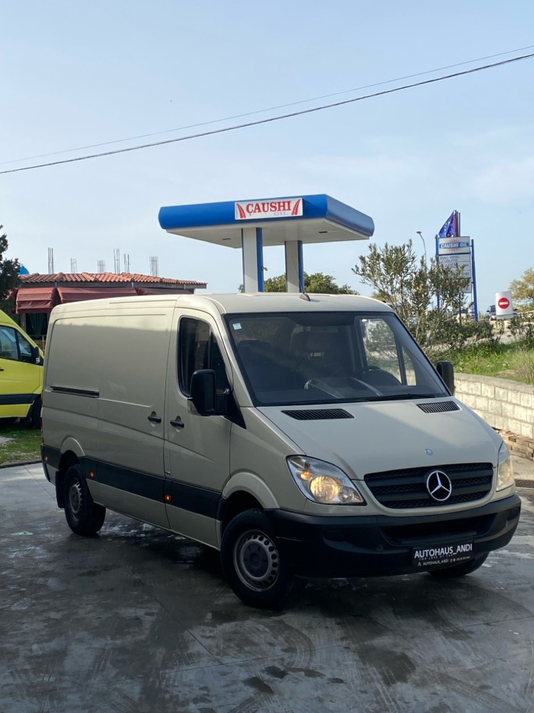 ‼️SHITET‼️
Mercedes-Benz Sprinter 316CDI 
2010 / 2.2 Nafte Bi-Turbo / Manual / Klima / 356.470KM / Tempomat / Sistem Eco / Sistem Alarmi / Dritat Auto / Ganxh Terheqje 
Gjendje Perfekte me cdo sherbim te kryer ✅ 
Cmimi: 8500€💶 
📞069 58 22 570 
📞069 36 94 807