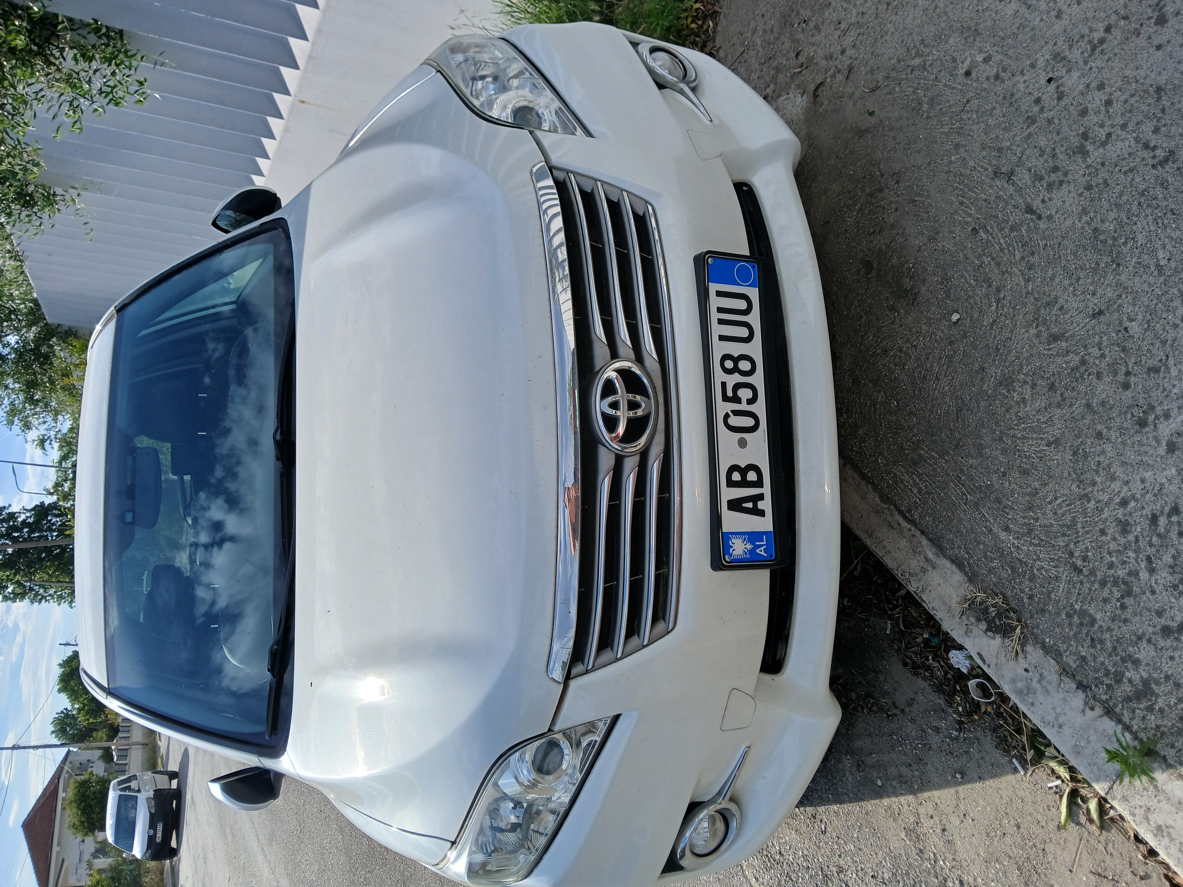 Toyota Toyta rav 2012 kambio automat 2.2 naft d-cat km 250 mij origjinale mund ta kontrrolloni me targat italiane ,makina e pa perdor ne shqipri ne gjendje perfekt