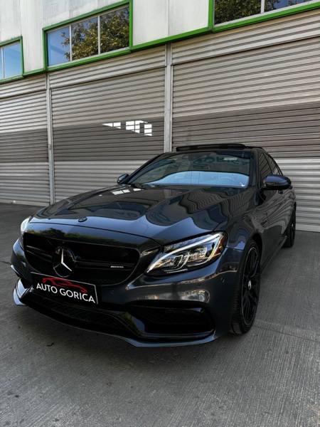 -C63s 503 kuaj fuqi 🐎 
-2017
-80.000km
-Liber sherbimi tek Mercedes Benz
-Interiori lekure/napa/semi-aniline-e zeze/Antracit
-Ngjyra e jashtme gri tenorit
-Kontroll autonom i makines plus (Distronic Plus)
-Ndihma aktive per parkim (vetparkim)
-Blind spot assist (trekendesha ne pasqyre)
-Ndihma aktive per mbajtjen e korsise 
-Paketa e drejtimit
-Sindilie elektrike
-Aromatizues makine te integruar ne bord 
-Pop and bangs 💨
-Ore analoge
-Pasqyra e brendshme dhe e jashtme vetezbehese automatikisht
-Limitator shpejtesie
-Sistem paralajmerues dhe mbrojtes nga perplasjet ne pjesen e pasme
-Ndihme e zgjeruar ne frenim
-Frenim automatik per mbrojtjen e kembesoreve
-Paket kujtese(sindilia shoferit/pasqyra/kolona drejtuese)
-Timon performance AMG alcantara
-Presafe
-Frenim per minimizimin e perplasjes
-Mbajtese gotash
-Sensor shiu
-Kambio e perforcuar 7G
-Tavan panoramik
-Indeksi i shpejtesise ne xham (Head-up display)
-Pad me buton rrotullues
-Diferenciali elektronik 
📲068 222 99 55