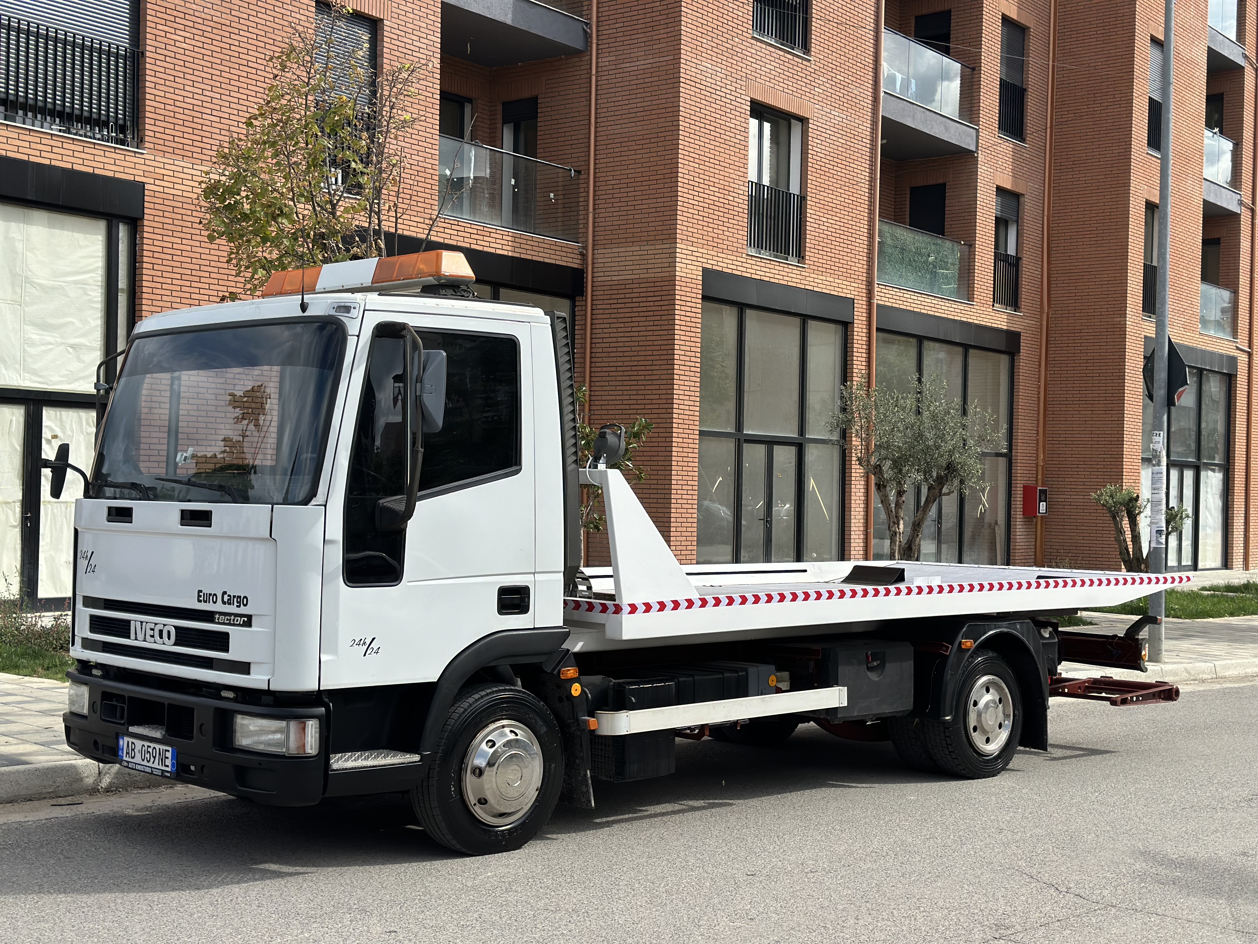 shitet iveco euro cargo i targuar bedan rreshkitese alumini +syze mbrapa i ardhur nga belgjika bere me targa pa perdorur ne shqiperi                                                    cmimi : 20.000 €        0693196222