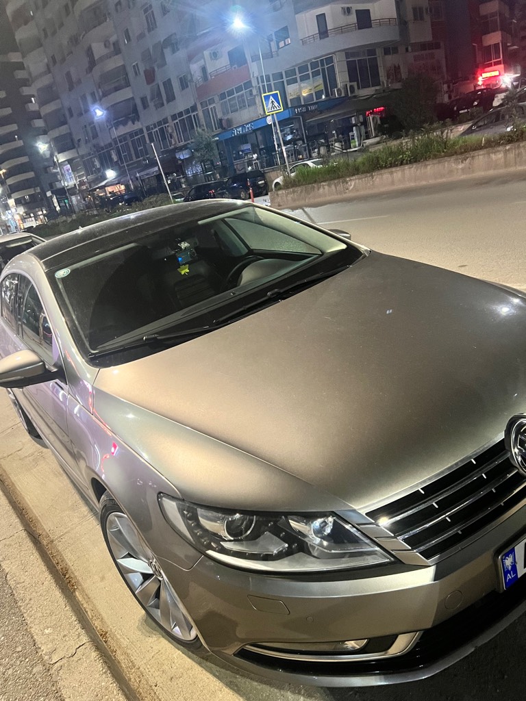 Shitet Passat CC 2.0 TSI – Fund 2012 – Full Option

🛞 Automatik DSG – Benzinë 
📅 Viti: Fundi 2012
📍 Targa Shqiptare
📌 Full Option
✔️ Sedilje lëkure me ngrohje
✔️ Kamera mbrapa + sensor parkimi para & mbrapa
✔️ Drita Bi-Xenon + LED
✔️ Klima 2 zona, Tempomat
✔️ Rrota aliazh, goma në gjendje shumë të mirë
✔️165 🐀 km origjinale 
✔️ Letrat e sapopaguara (tatimi, siguracioni + letra xhami)
🔧 Makina e shërbyer me rregull, në gjendje shumë të mirë!

💶 Çmimi: 7,300 € – i diskutueshëm
