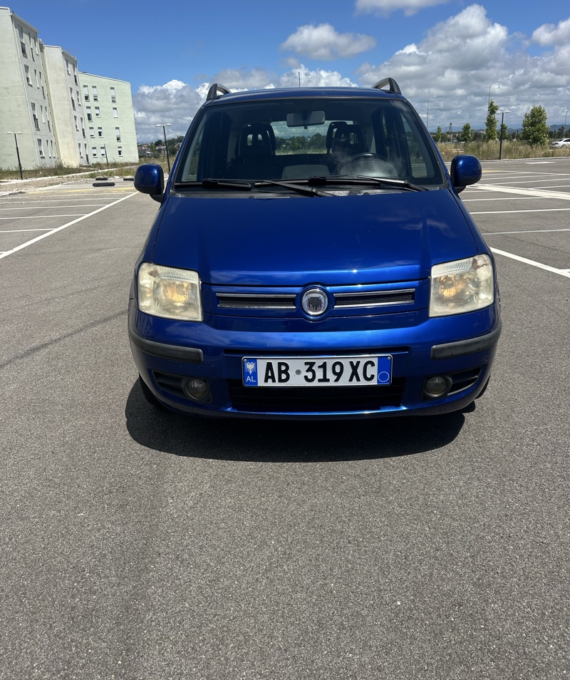 Fiat panda 1.1 benzin 2010
Manual
Super gjendje 
Kondicioner 
Letra per 1 vit 
Makin italie
Shitet per arsyje mosperdorimi