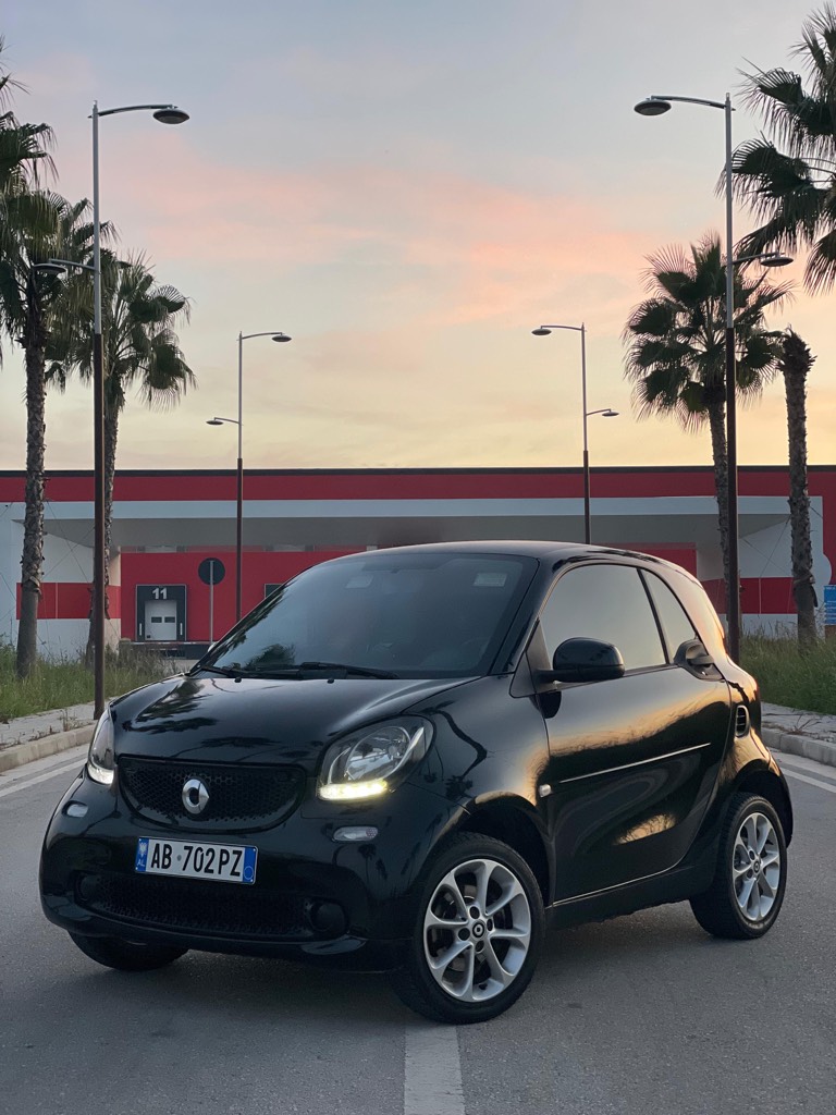 Shitet Smart
Viti 2016
1.0 benzin
Kamio : Automat E/ S
66 mij km te vetat (me te drejte kontrolli)
Letrat sapo prera
Pilot Automatik ne asistence ne rruge
Klima : AC
Ekrani me grafik: Navi,
* Opsion : AUX/USB / SD -card / Bluetooth/ Tel / Radio
*Timon multifunksonal me shum opsione
Feneret led para
Goma te reja
Makina eshte ne gjendje 10/10
Nuk ka nevoje per servis shtese
Cmimi : 8000€
☎️ 0693218788