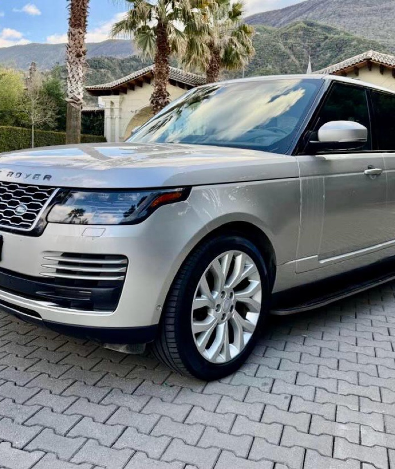Range Rover Vogue 
3.0 Nafte 
Km 219 000 
Viti fund 2018
Full Panorama 
Sendile Ngrohje Ftohje 
PARA Mbrapa
Plus masazh
Timon Me Ngrohje 
Kamera 360 Grad 
Pedana
Rimeso Druri 
Navi i Madh 
Ekran Digital 
Fener Stopa Led 
Trekendesh pasqyr 
Blind spot
Gomat te reja
Makina eshte ne gjendje Perfekte 
Letrat e Paguara 
E ardhur nga Europa
Cmimi i Disk
Tel 0682202500
0️⃣6️⃣8️⃣2️⃣2️⃣0️⃣2️⃣5️⃣0️⃣0️⃣