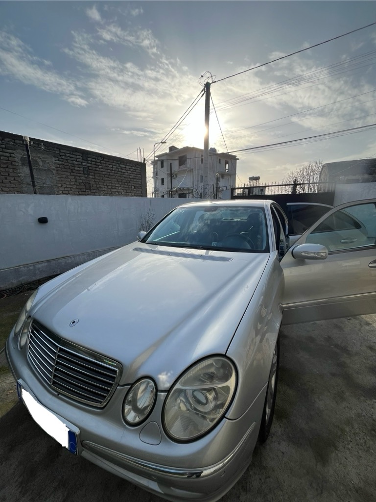 •Mercedes Benz-W211
•Viti-2003
•Kambio-Automat
•Motorri 2.7-Nafte
•Kilometra-265000
•Sendilet me ngrohje
•Sensor parkimi
•Fener me larje 
•Goma 100% te reja
•Vaj filtra te sapo nderruara 
•Te gjitha sherbimet e kryera
•Ne gjendje te mire motorrike dhe gjenerike
•Vendndodhja-Lezhe
•Çmimi-4200 euro 