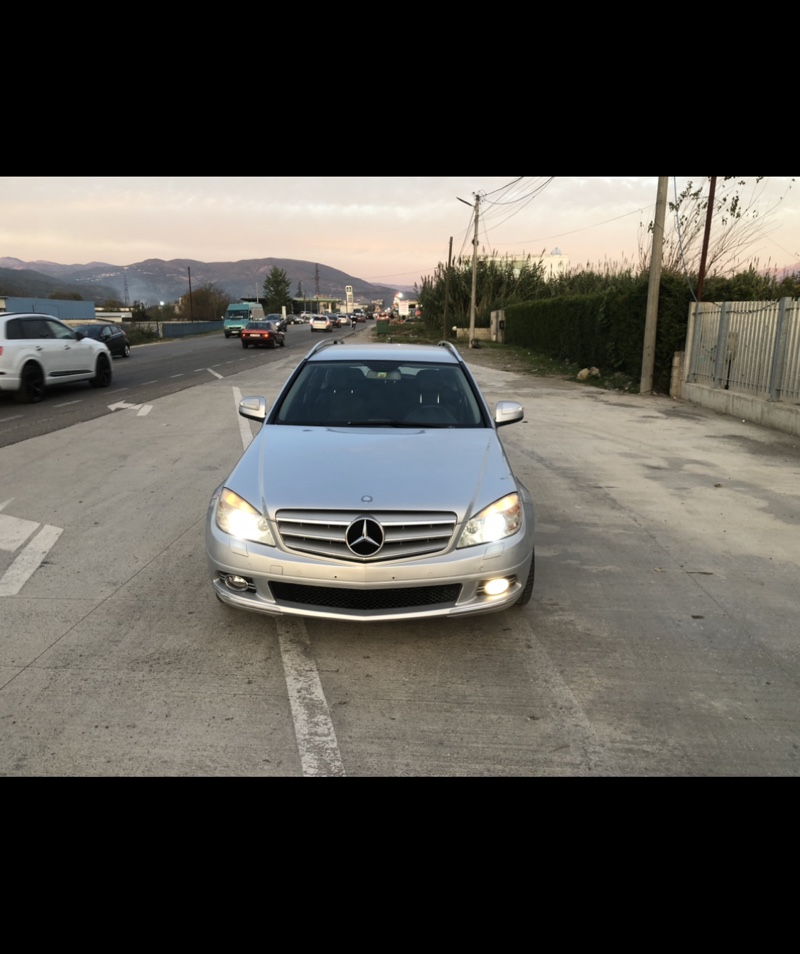 Mercedes-Benz shitet C klass 2009 me zinxhir perpara i porsaardhur nga zvicra me dogane te paguar automat 220 nafte 201mij km super gjendje nuk ka nevoje per sherbime .sendilje gjysem lekure me grofje .gomat e reja .cmimi 5700 euro pak i disktueshem .mundesi nderrimi me makine me te vogel 0693660219