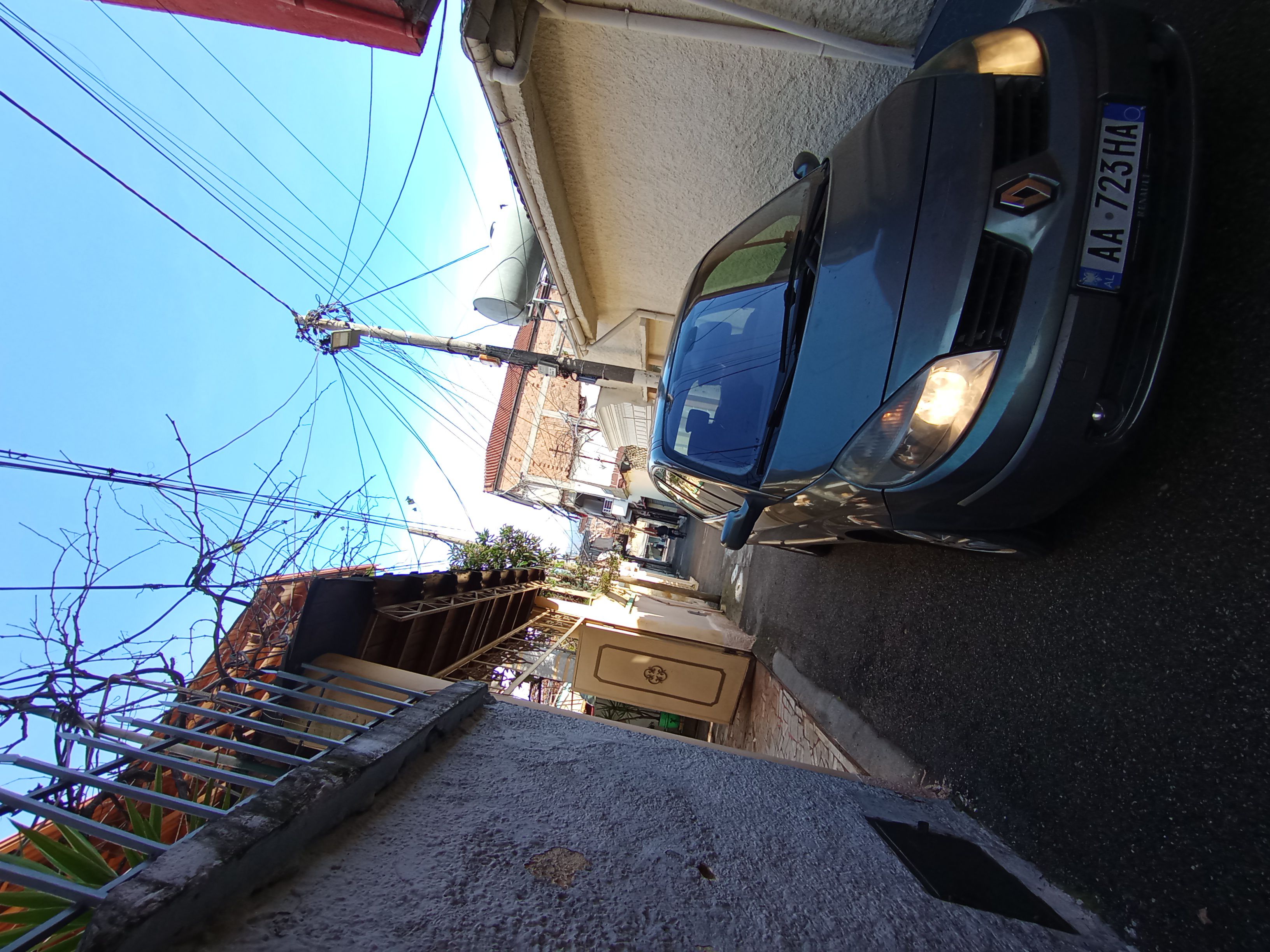 SHITET OKAZION RENO SCENIC 1200€ 
kontakt 0683930359