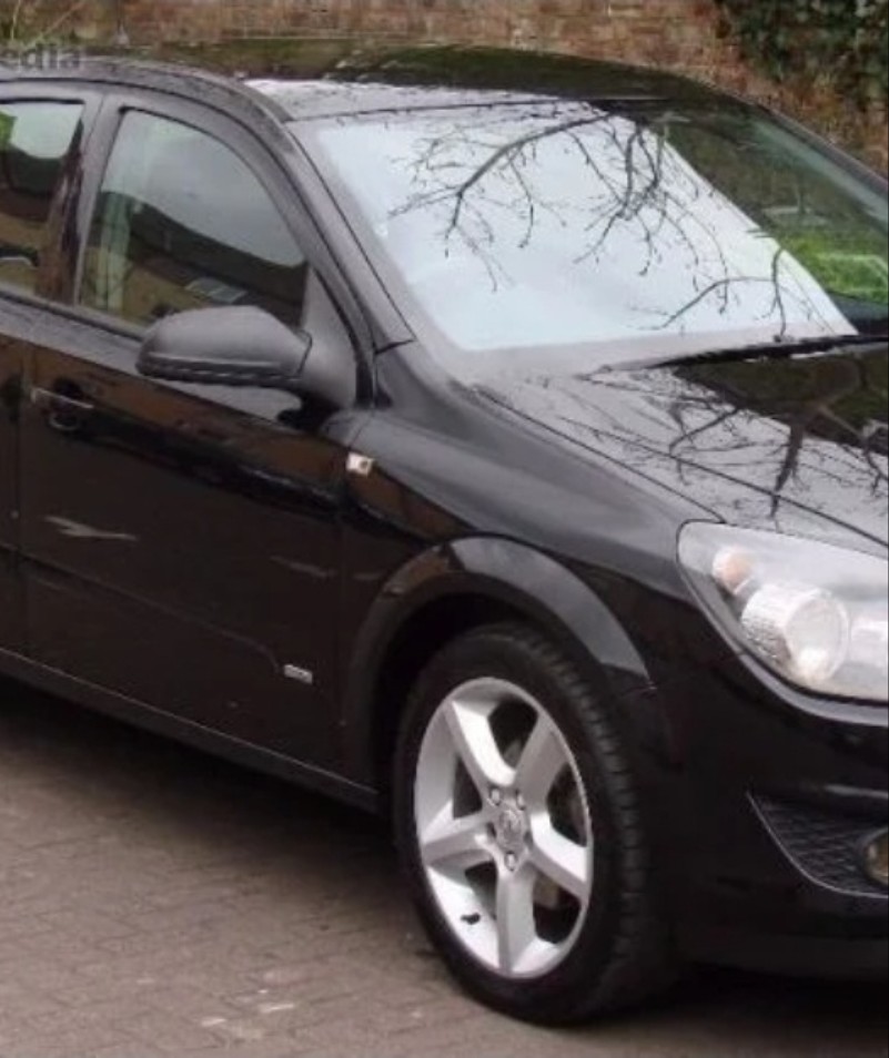 Opel Shitet Opel Astra Ne gjendje shume te mire pune me dokumenta te rregullta Siguracion I sapo paguar Kolaudim deri ne dhjetor 2026 Sherbime te gjitha te bera kohet e fundit ! Tel 0694666883