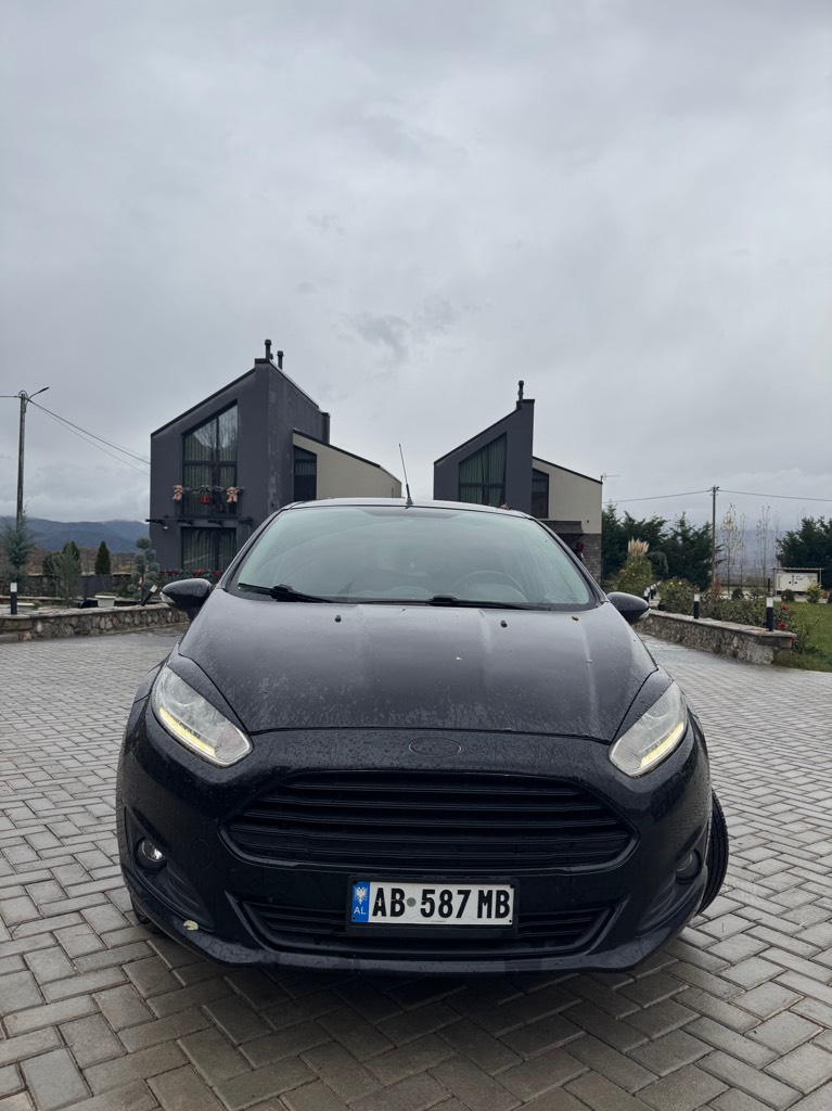 Shitet ford fiesta per arsye makine me te madhe.
Viti i prodhimit 2013
Karburanti benzine-gaz fabrike
Km:200000
Gomat e reja
Ambient light
Pasqyra me palosje
Start stop
Ndizet me celes ne xhep
Hapje me gisht
Letrat deri ne dhjetor 2025
Feneret full led
Xhamat e zinj nga fabrika
Disopnon dy celsa
Blututh aux usb disc 
Ac me klim dixhitale ne ekran
Komanda ne timon
Shume ekonomike ta kontrolloni ne servisi tuaj i besuar