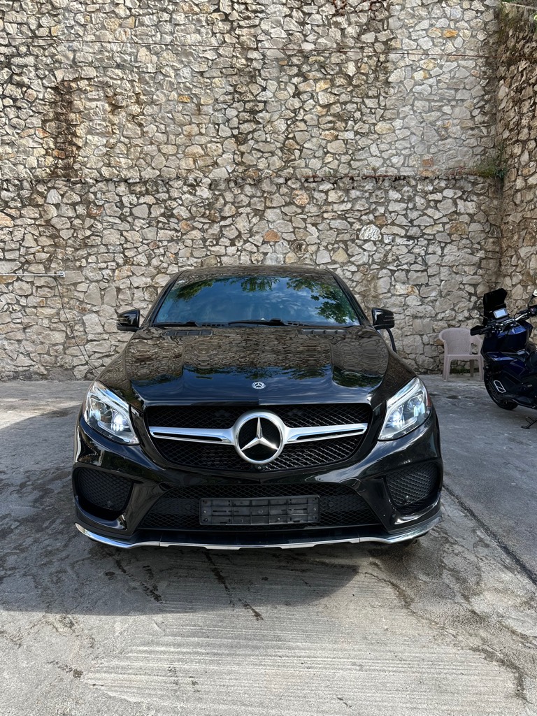 Mercedes-Benz GLE 350d 4MATIC AMG Look – 2017 🔥

Shitet super gjendje Mercedes-Benz GLE 350d 4MATIC, shumë i pasur në opsione dhe me pamje sportive AMG nga fabrika!

✔️ Motor 3.0 Naftë – i fuqishëm & ekonomik
✔️ Kambio automatike + 4MATIC (4x4)
✔️ AMG Look fabrike (pamje sportive, disqe, detaje AMG)
✔️ Tavan panoramik 🌅
✔️ Kamera 360°
✔️ Trekëndësha në pasqyra (Blind Spot Assist)
✔️ Hapje/mbyllje me çelës në xhep (Keyless)
✔️ Sedilje me ngrohje 🔥
✔️ Ekrane/televizora mbrapa për pasagjerët 🎬
✔️ Sensor parkimi para & mbrapa
✔️ Drita LED
✔️ Shumë e pastër brenda & jashtë, pa nevojë për asnjë shpenzim

📍 Importuar nga Koreja
📍 Gjendje perfekte motorike & estetike

🚫 Nuk bëjmë ndërrime – vetëm shitet

📌 Adresa: Rruga Dalip Topi, Fresk
📞 069 33 29 420

💥 Çmimi i diskutueshëm nga afër për blerës serioz