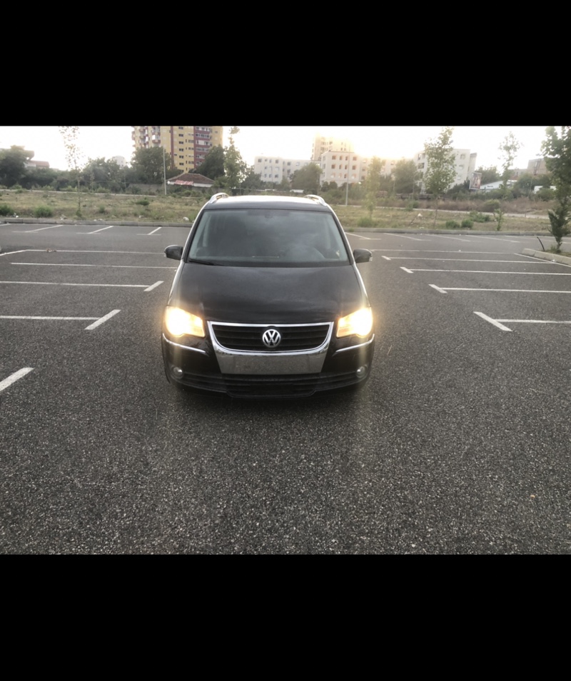 Volkswagen Shitet Tuaran2009 automat DSG 2.0 nafte i porsardhur nga zvicra 208 km 4+1 sensor parkimi me dogane te paguar. goma te reja. super gjendje nuk ka nevoje per asnje sherbim .F1ne timon .cmimi 4800i diskutueshem mundesi nderrimi me makine me te vogel .nr tel 0693660219