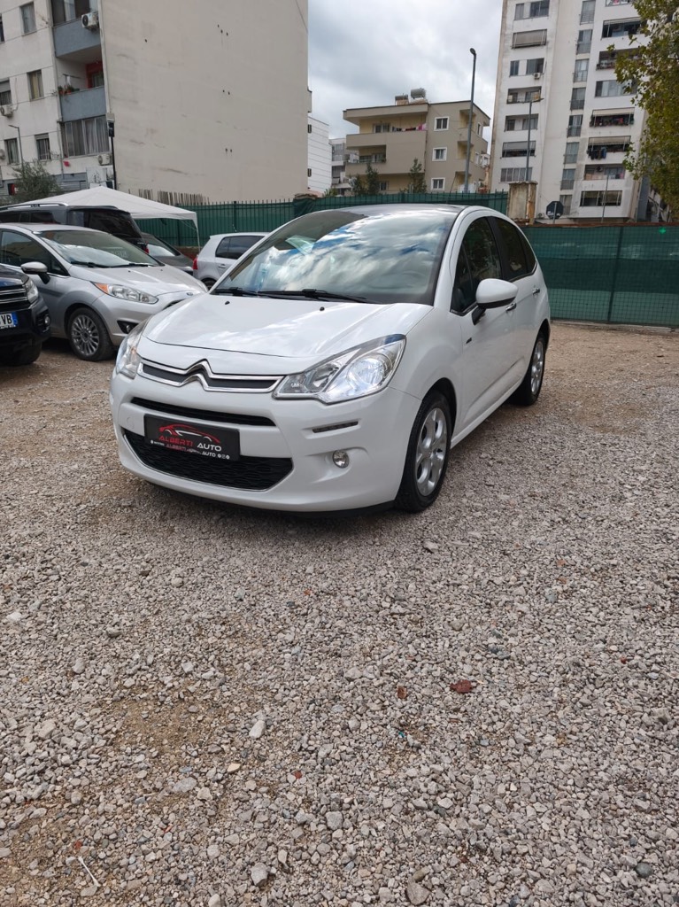 Shitet Citroen C3
Viti 2015
1.2 Benzin ( OK per patenta te reja )
Automatike
Me letra 
Cmimi 4.2 milion
0697975555 Juen