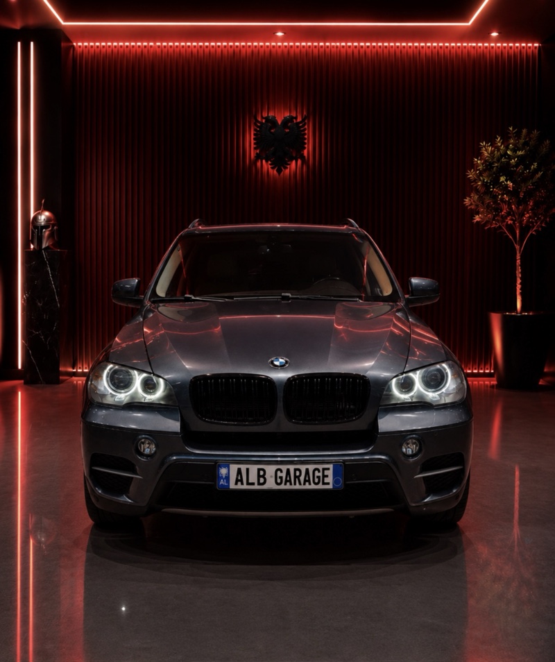 BMW 
2013
3.0 benzine
7300€
+355688175801