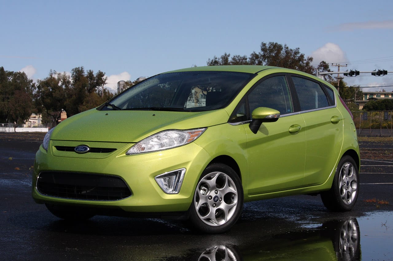 🚗 Shitet Ford Fiesta 1.4 Benzinë + Gaz 🚗

📌 Model: Ford Fiesta
📌 Motori: 1.4 Benzinë + Gaz (LPG)
📌 Karroceria: 4 dyer
📌 Ngjyra: Jeshile
📌 Kambio: Manuale
📌 Pasqyra: Me palosje
📌 Gjendja: Shumë e mirë, e gatshme për përdorim të përditshëm

🔧 Karakteristika & avantazhe:
✔️ Shumë ekonomike në konsum (benzinë + gaz)
✔️ Ideale për qytet, e vogël dhe praktike
✔️ Motor i qëndrueshëm dhe i thjeshtë për mirëmbajtje
✔️ Pasqyra me palosje – shumë praktike për parkim
✔️ Dokumentacion i rregullt

🧾 Dokumente & gjendje:
✔️ Letrat (kualidimi) të paguara për 1 vit
✔️ Taksa të rregullta
✔️ Vaj dhe filtra të sapo ndërruara
✔️ Gati për përdorim, pa nevojë për shpenzime

💶 Çmimi: 4000€ 
📍 Vendndodhja: Lushnje 
📞 Kontakt: +355699244941

📩 Për më shumë informacion, shkruani privat ose telefononi.