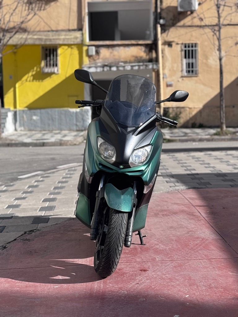 Xmax 250
2011
Mbeshtetese yamaha
Freksion malosi
tel:0684408194
