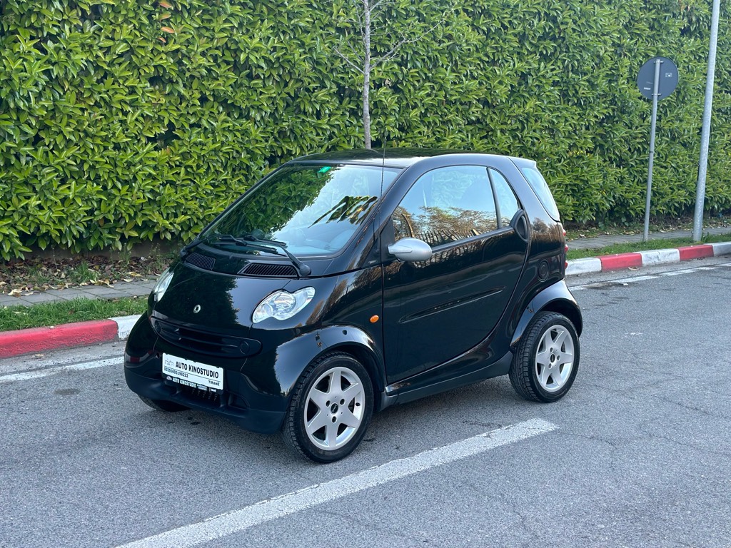 shitet smart 700 cc benzin kamio automat viti 2006 sapo ardhur nga zvicra me dogane te pagur 
cmimi 2400 € 
0693196222