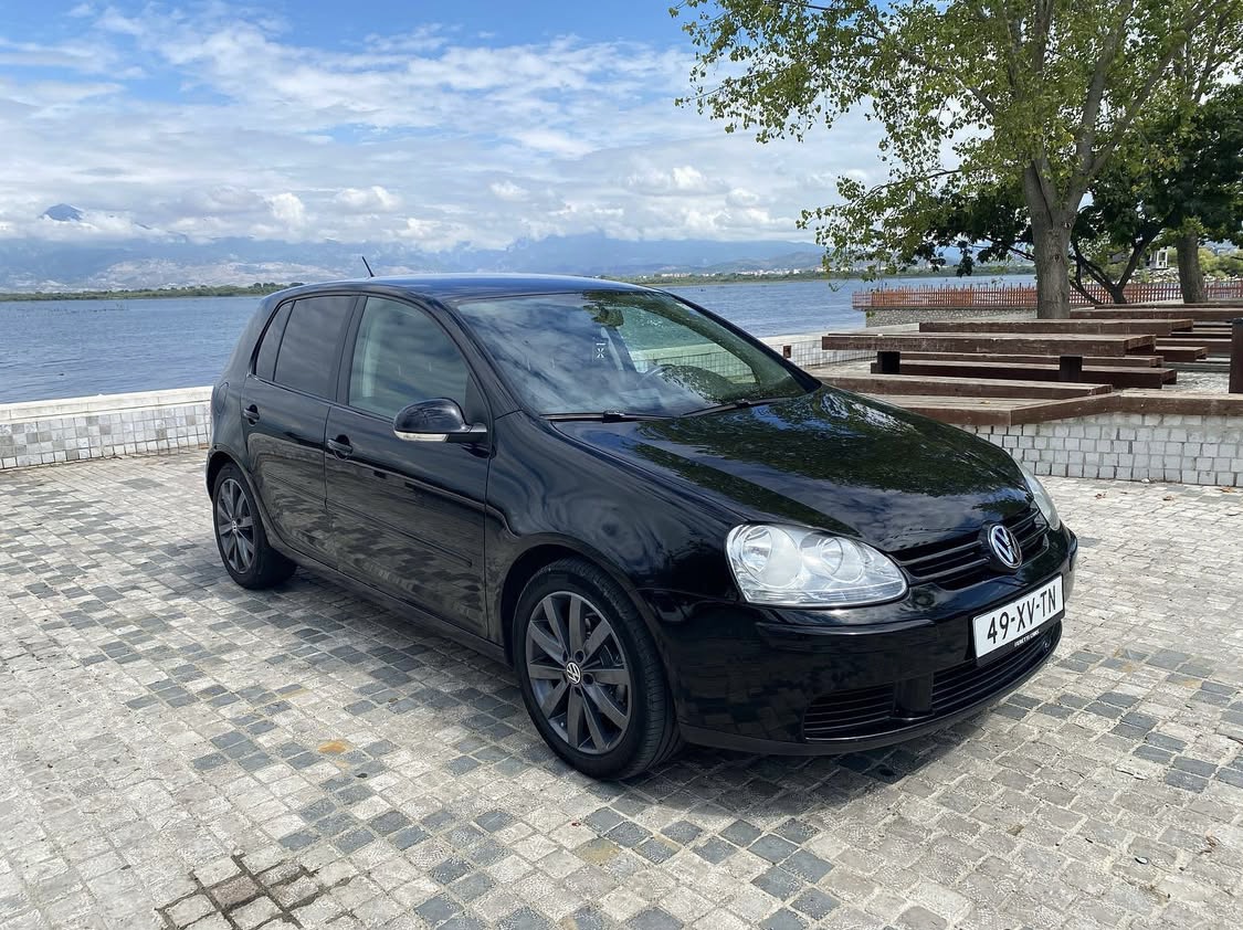 Wolswagen Golf V
Viti 2007
Kambio Automatike
Motorr 1.9 nafte
0695556055