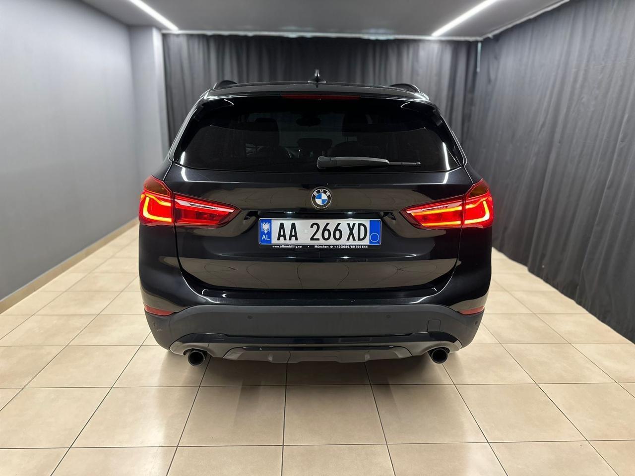 - Nafte 2.5d XDRIVE (231hp)
- Viti 2016
- Me dokumenta te Rregullta
- Start Stop Engine
- KeyLess Go
- Fener Adaptive LED
- Sedile Lekure me ngrohje
- Head UP Display
- Ambient Light Classic/Modern
- Marshe ne timon
- Xhama te Zi Origjinal mbrapa
- Sensor parkimi
- Audio Harman Kardon
- Sport Paket Fabrike
- Bagazhi me Buton
- Eco, Comfort, Sport