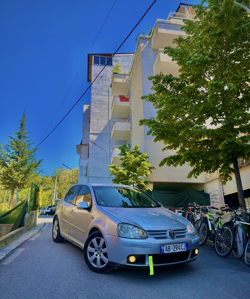 Volkswagen •Golf V
• Viti 2005
• Motorri 1.4 benzin/gaz (shum ekonomik)
•Sensor dritash
•Sensor shiu
• Kambio manual 5+R
• Sendilje me ngrohje
• Komanda ne timon
•Gomat e sapo vendosura
•Xhama te zi me leje deri ne 2031
•Cdo gje funksionale
•Makina eshte gjendje perfekte si motorrike dhe xhenerike
•Cmimi 3200€ і diskutueshem nga afer