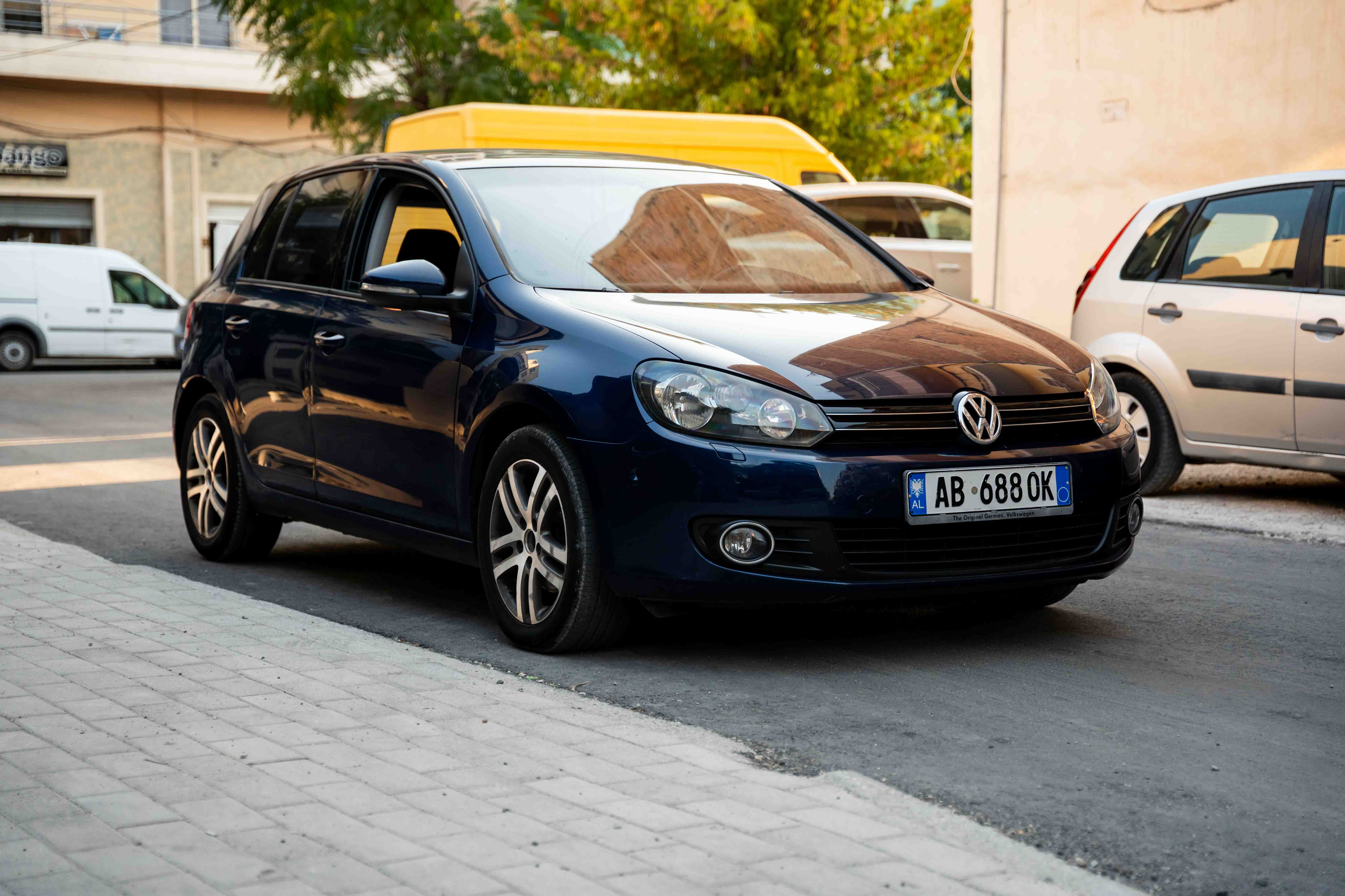 Volkswagen Marka/Modeli: Volkswagen Golf VI
Viti: 2012
Motorri: 1.6 TDI (I e kuqe - 105 HP)
Kambio: Automatike (DSG 7-Marsha)
Kilometra: 156.000 km (origjinale te kontrolluara dhe ne kamio )
Çmimi: €6,200 (i diskutueshëm)
Shërbimet e kryera rregullisht: Vaj dhe filtra të ndërruara në Maj.
Me dokumente të paguara (Siguracion + Targa) ne Maj.
Vendndodhja: Vlore
Kontakt: +355688126706