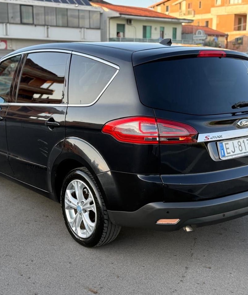 Makina ësht në gjendje shumë të mirë 
0682055317
