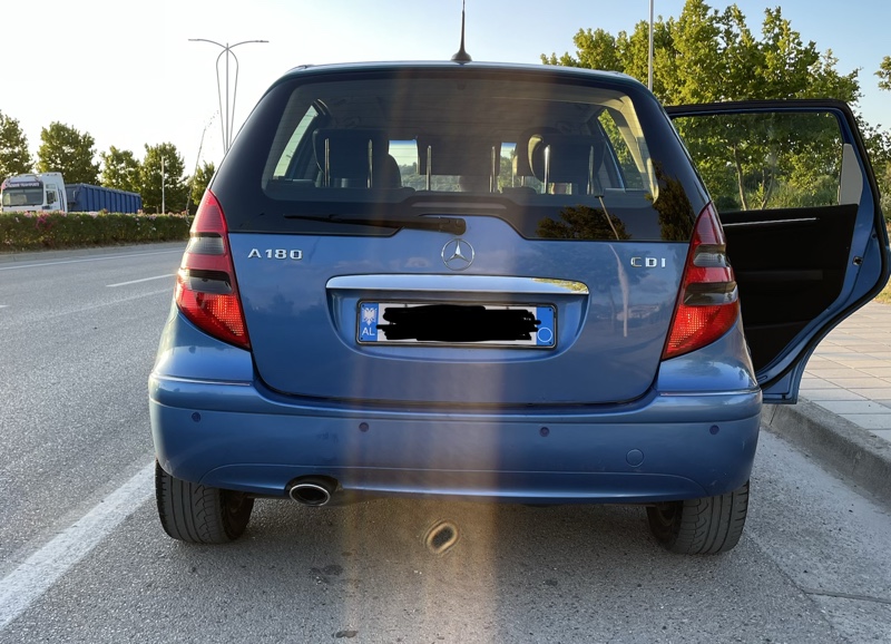 Mercedes-Benz Makina eshte 2.0 nafte kambio automatike, dpf ne gjendje si e re rigjenerimi ndodhe njher ne 800 km
Ka sensor parkimi mbrapa ka navi bluetooth muzike bokse muzike JBL Stage 3 , kamer parkimi, makina eshte mbajtur me pjes kembimi vaj filtra te blera ne gjermani gjat gjith kohes se sherbimeve
0694863790
Makina eshte ne gjendje te shkelqyer edhe ekonomike edhe shume sherbime te bera, makina ka dy celsa origjinalet