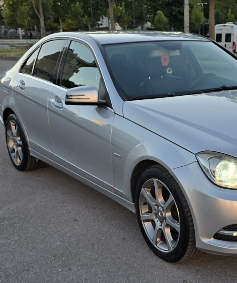 Mercedes-Benz Mercedes-Benz C220 CDI BlueEFFICIENCY
⁃ Viti prodhimit 2010 | look 2013
⁃ Kambio Automatike C/S
⁃ Motor 220 BlueEFFICIENCY teper ekonomik
⁃ 230.000 origjinale me te drejt kontrolli
⁃ Sedilje elektrike / fryrje / ngrohje
⁃ Sallon lekure shum i paster
Navi AUX MP3
‐ 2 Çelsa
- Xhama te zinj me leje
⁃ Fener Xenon
⁃ Pilot automatik
⁃ Sensor parkimi para/mbrapa origjinal
⁃ Sensor shiu I dritash
⁃ Disqe 17 ' origjinal me goma 100%
- Dokumenta te paguara !
- Makine gjermane
- Tel: 0693746580