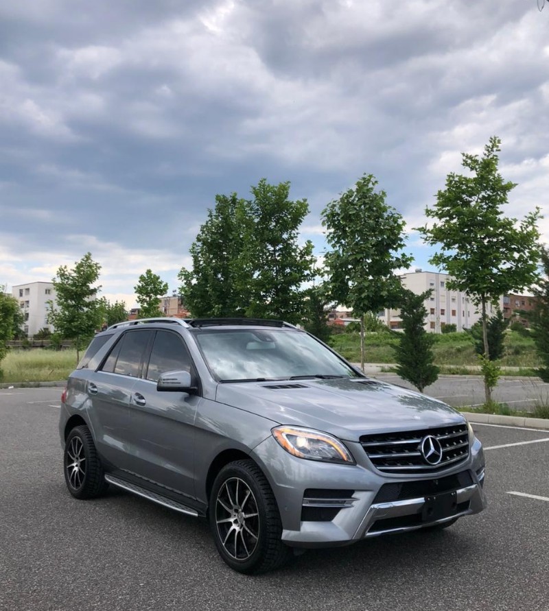ML350 BlueTec 4MATIC
-Viti2015
-AMG Line
-350 nafte (2987cc) pa taks lluksi
-181 mij klm me carfax te paster ( me re drejte kontrolli) 
- 2 pale (çelsa+disqe+goma) 
-Automat 8g
-275 hp
-Euro 6
-start/stop
-vet parkim
-kamera parkimi 360 grade
-sensor gomash sensor shiu+fshirje elektrike
-sensore parkimi para mbrapa
-Blindspot
-Keyless go
-Lane assist 
-Ambjent light
-Feneret full led
-Drita te gjata inteligjente 
-Tavan panoramik
-Sendilje me ngrohje para dhe mbrapa
-Sistemi muzikes Harman Kardon 
-Sindlije me levizje me memroje fryrje dhe cfryje 
-Klima dixhitale para dhe mbrapa 
-Hapet mbyllet me shenj gishti
-Pasqyrat me palosje plus ⚠️ne pasqyre 
-Timon elektrik/memorje
-Timon me ngrohje plus me dridhje
-Bagazhi hapje dhe mbyllje me buton 
-Navi,Bluetooth,Aux,Usb,Bagazhier,Sd,Dvd
-4 gomat te reja
Makina esht e sapo ardhur nga Canadaja dogan e paguar.Gjendja makines esht PERFEKTE.
Kontakt : 0692310401