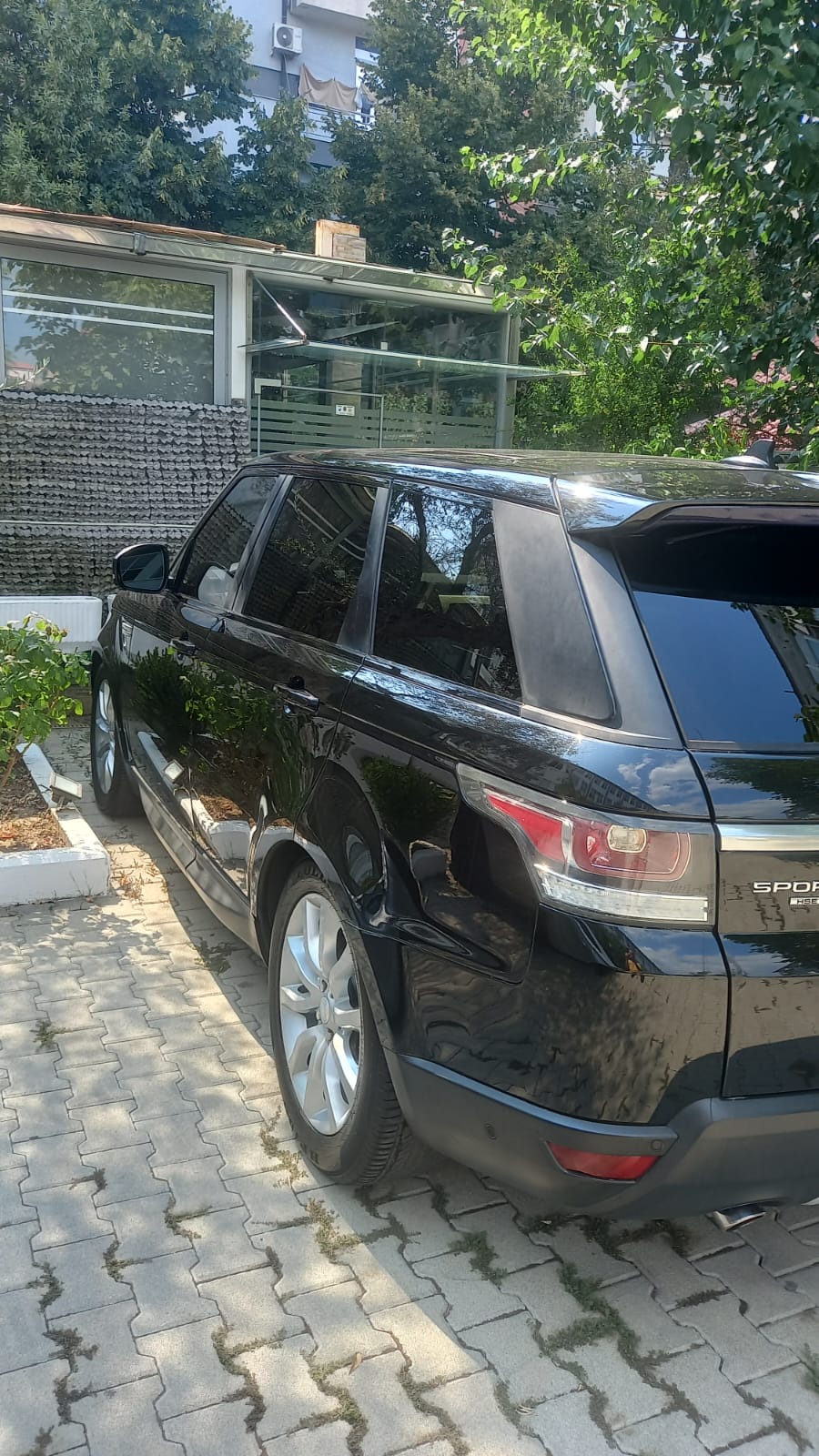 Land Rover 🚘 SHITET RANGE ROVER SPORT 3.0 NAFTË – 2016
✨ Range Rover Sport 3.0 Diesel
📅 Viti i prodhimit: 2016
🇺🇸 E ardhur nga Amerika
🇦🇱 Sapo targuar në Shqipëri
⚙️ Kambio automatike
🛞 4x4 / AWD
🌟 Version Sport
🌌 Tavan panoramik
🪑 Interier luksoz me sedilje lëkure
🎛️ Komanda elektrike të sediljeve
📺 Ekran multimedia
📷 Kamera parkimi
🅿️ Sensorë parkimi
💡 Fenerë Xenon/LED
🔑 Keyless / komandë qendrore
❄️ Klimë automatike
🔊 Sistem audio premium
🛞 Disqe alumini
✨ Gjendje shumë e mirë, siç shihet edhe në foto.
💰 Çmimi: 18,000 € – i diskutueshëm
📩 Për më shumë informacion ose për ta parë nga afër, kontaktoni në numrin +355693663976
